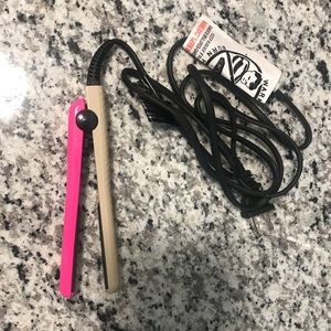 Amika mini ceramic straightener